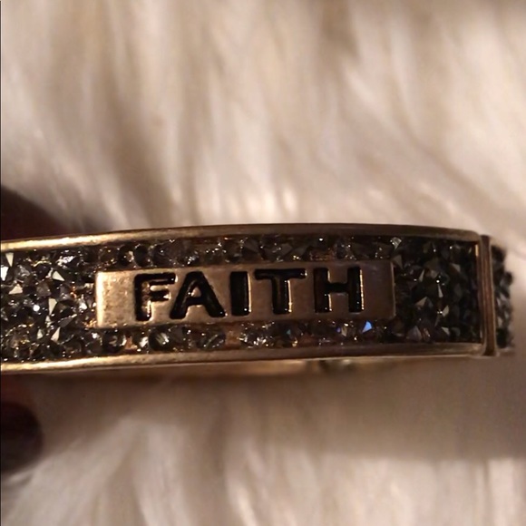 Jewelry - Picture 5 of 5